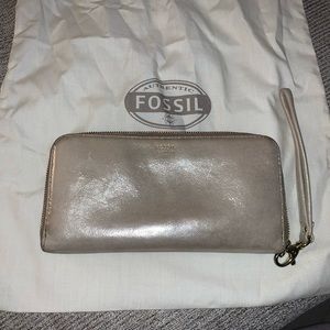 Fossil wallet/wristlet